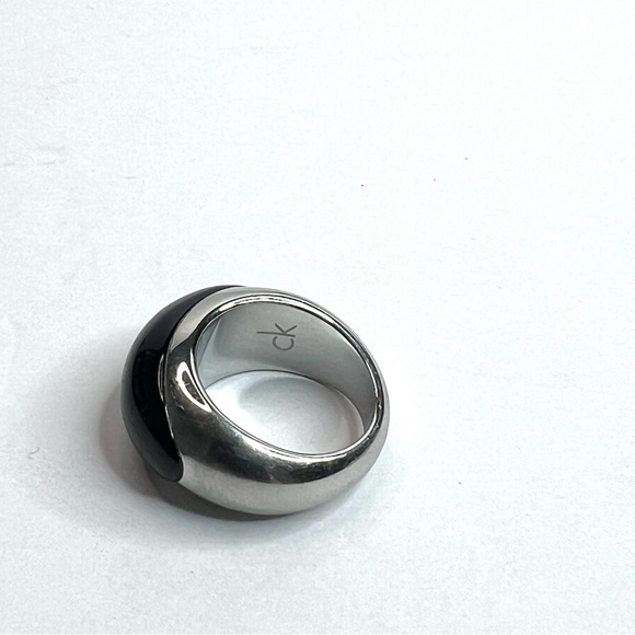 Calvin Klein Black and Silver Cocktail Statement Ring Size 8.5 - Picture 4 of 7